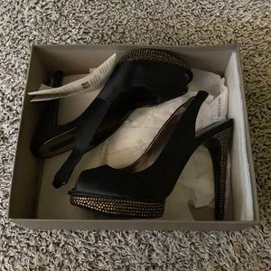 BCBGMAXAZRIA BLACK HEELS